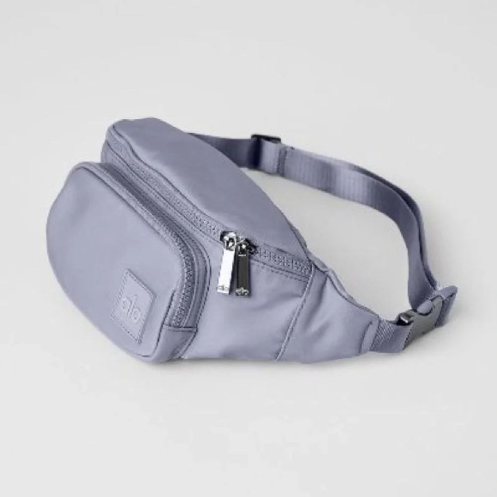 Alo Yoga Explorer Fanny Pack Fog
